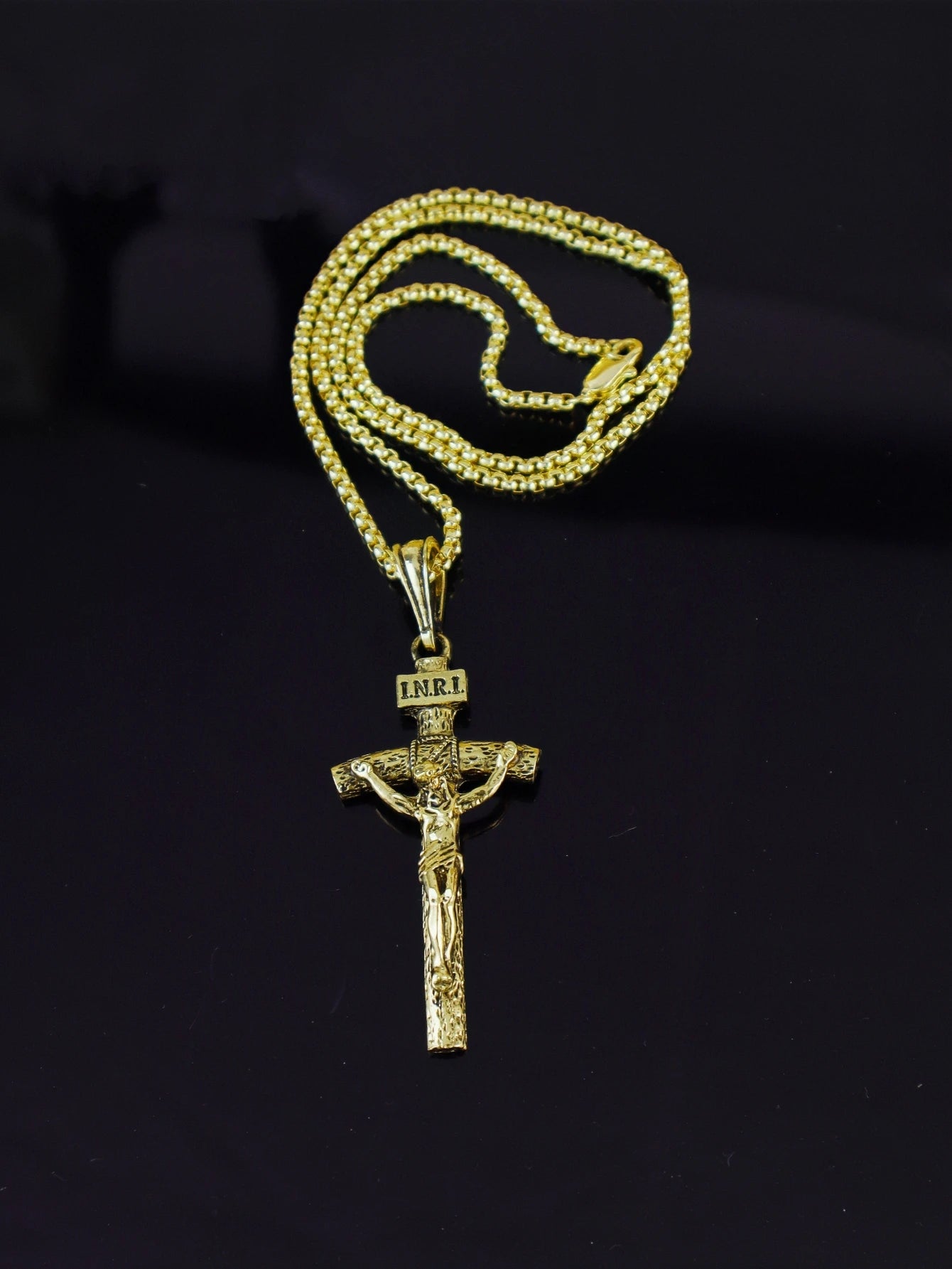 Golden Faith – Jesús Cross Necklace