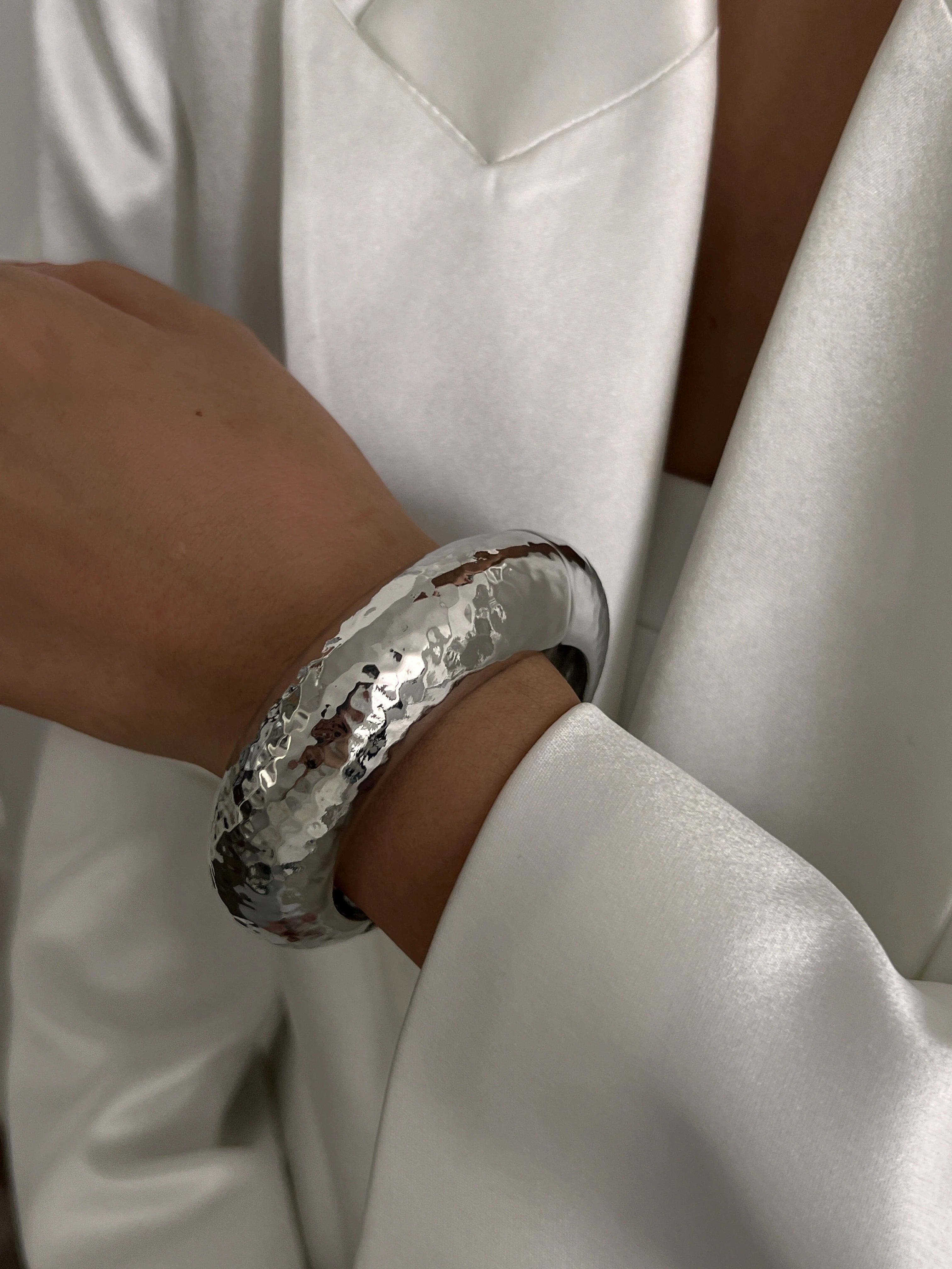 Iron Pearl – Heavy Metal Cuff