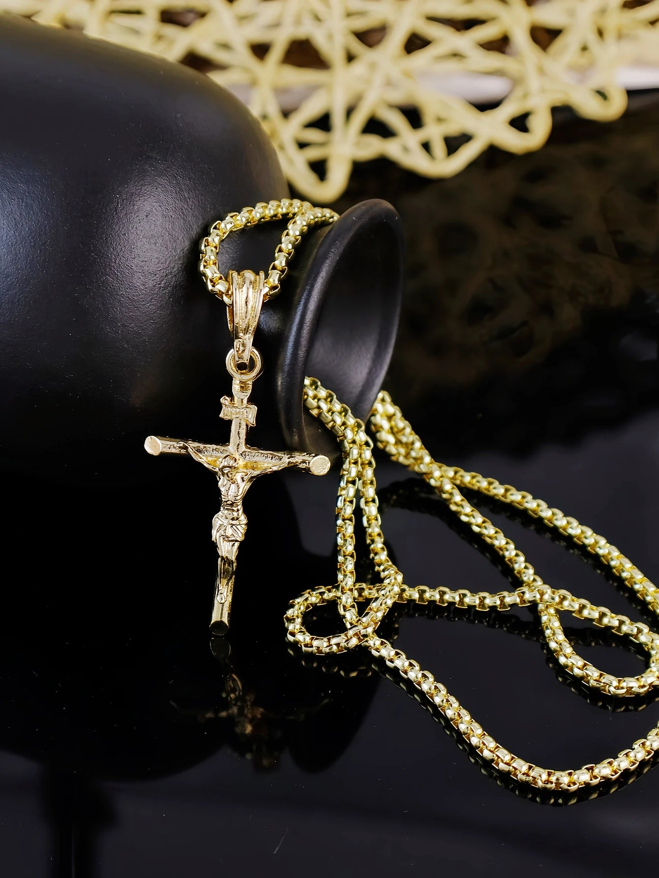 Golden Faith – Jesús Cross Necklace